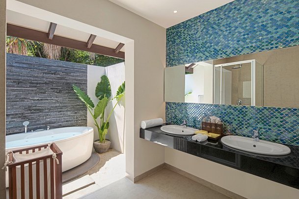 ADAARAN Select Meedhupparu - Beispiel Bad Jacuzzi Beach Villa (Zimmercodierungen VB5 & VB9)