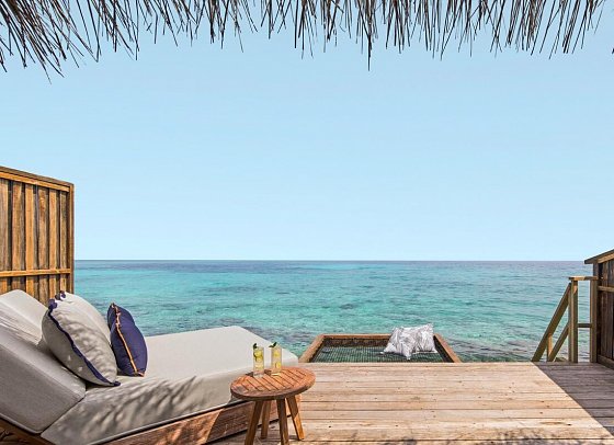 NH Collection Maldives Reethi Resort - Beispiel Sonnendeck Overwater Villa (Zimmercodierung VX1)