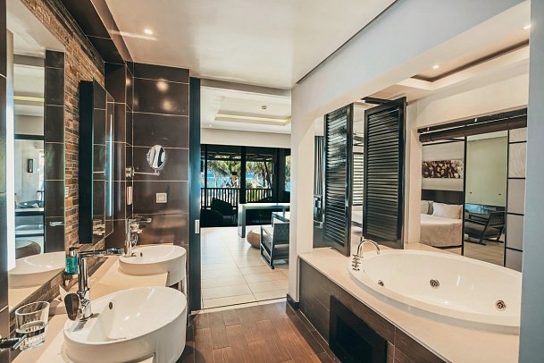 Crystals Beach Resort Belle Mare, Member of Radisson Individuals - Wohnbeispiel Junior Suite (Zimmercodierungen JB1, JJB8 & JH1)