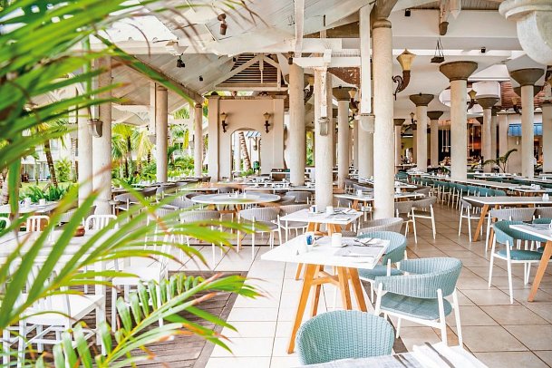 Victoria Beachcomber Resort & Spa