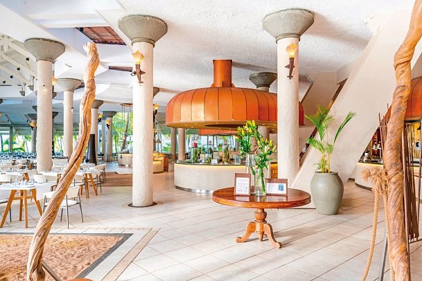 Victoria Beachcomber Resort & Spa