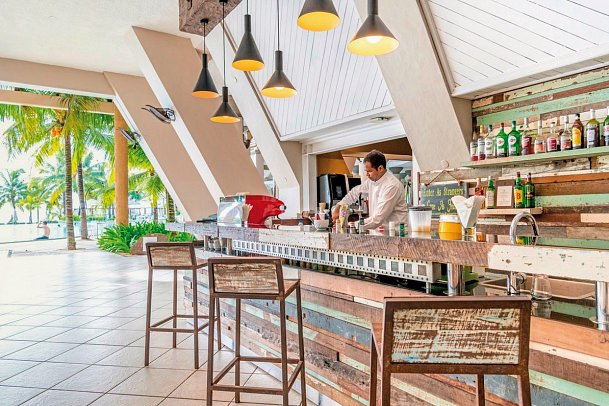 Victoria Beachcomber Resort & Spa