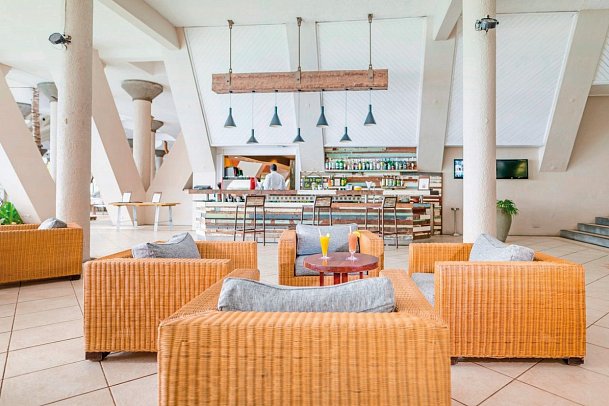 Victoria Beachcomber Resort & Spa