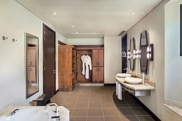 Trou aux Biches Beachcomber - Badezimmer Junior Suite (Zimmercodierungen JB1, JH1, JC1 & JB8)