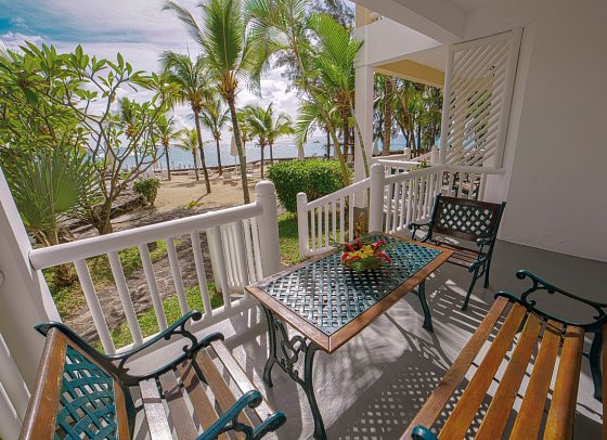 Hibiscus Boutique Hotel - Wohnbeispiel Terrasse Deluxe Sea View (Zimmercodierungen UDM & UHM)