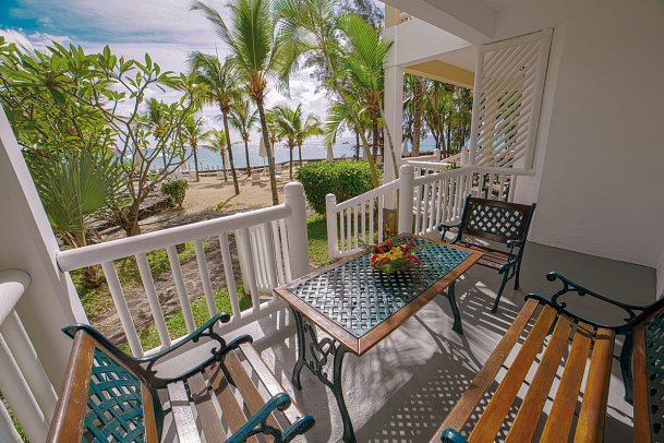 Hibiscus Boutique Hotel - Wohnbeispiel Terrasse Deluxe Sea View (Zimmercodierungen UDM & UHM)