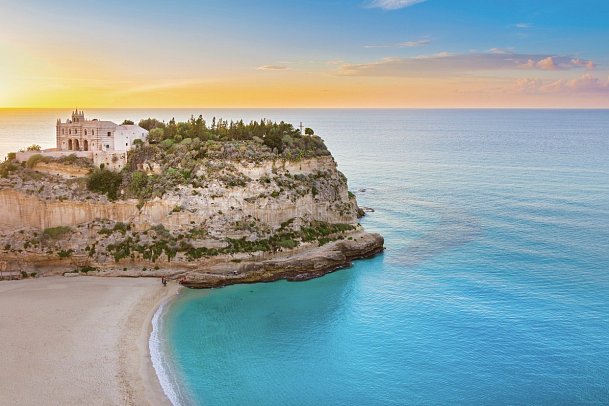 Facettenreiches Italien - Amalfi, Apulien & Kalabrien - Kirche Santa Maria dell´Isola, Tropea