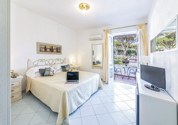 Grazia alla Scannella - Wohnbeispiel Doppelzimmer Komfort seitl. Meerblick (Zimmercodierung DFN)