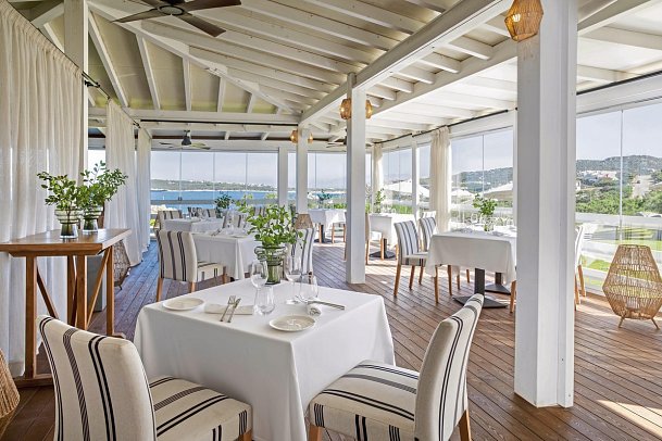 Mangia's Santa Teresa Sardinia, Curio Collection by Hilton