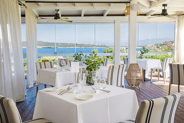 Mangia's Santa Teresa Sardinia, Curio Collection by Hilton