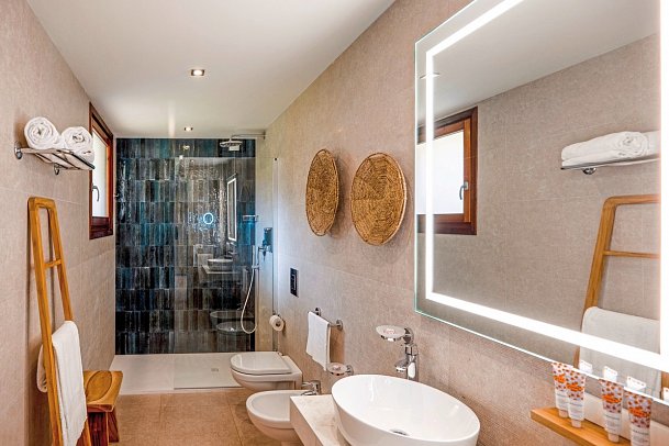 Mangia's Santa Teresa Sardinia, Curio Collection by Hilton - Zimmercodierungen DD1 & DDM