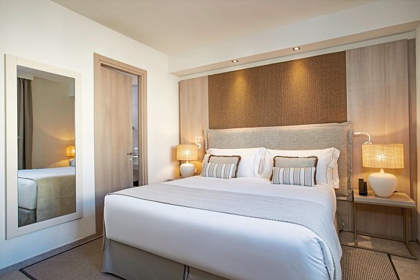 Mangia's Santa Teresa Sardinia, Curio Collection by Hilton - Zimmercodierung DD1