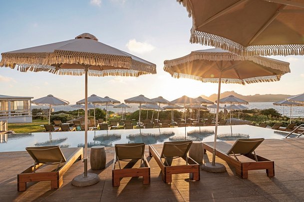 Mangia's Santa Teresa Sardinia, Curio Collection by Hilton