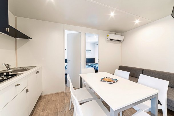 Baia Holiday Laguna Blu - Wohnbeispiel Mobilheim Baia Sardinia (Zimmercodierung CB3)