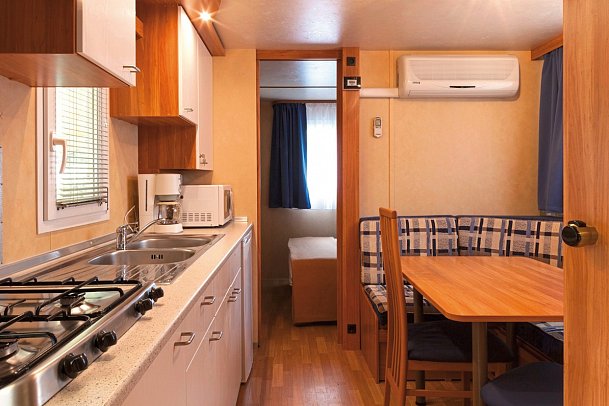 Baia Holiday Isuledda - Wohnbeispiel Mobilheim Baia Comfort (Zimmercodierung CB2)