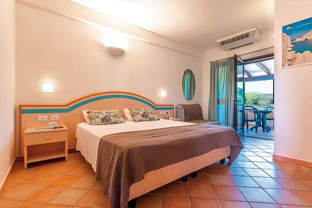 Baia Holiday Isuledda - Wohnbeispiel Doppelzimmer Del Borgo (Zimmercodierung DB1)