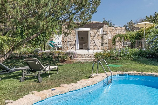 Grand Relais dei Nuraghi - Wohneispiel Juniorsuite Garten und Privatpool (Zimmercodierung J1R)