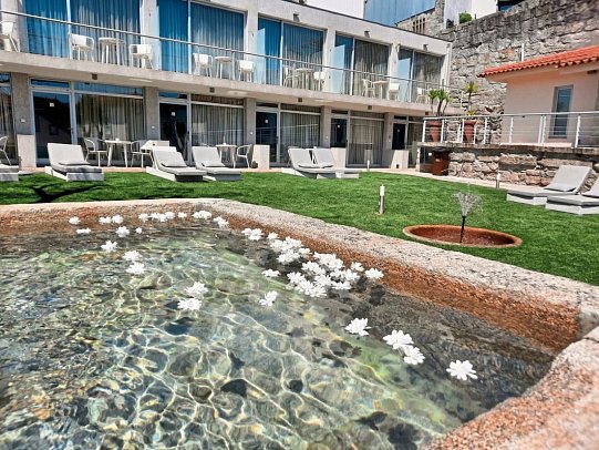 OCA Flores & Vitória Village Hotel