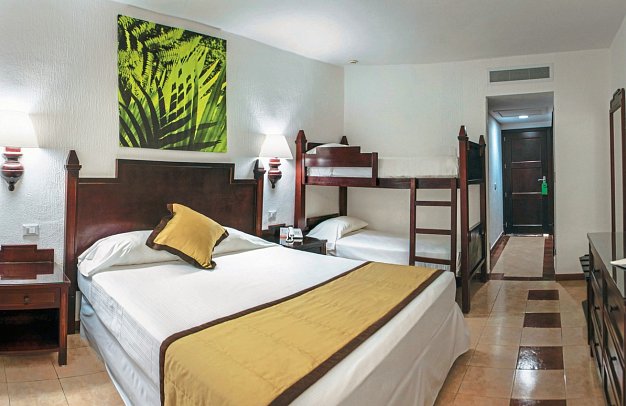 RIU Lupita - Wohnbeispiel Family Room (Zimmercodierung FB1)