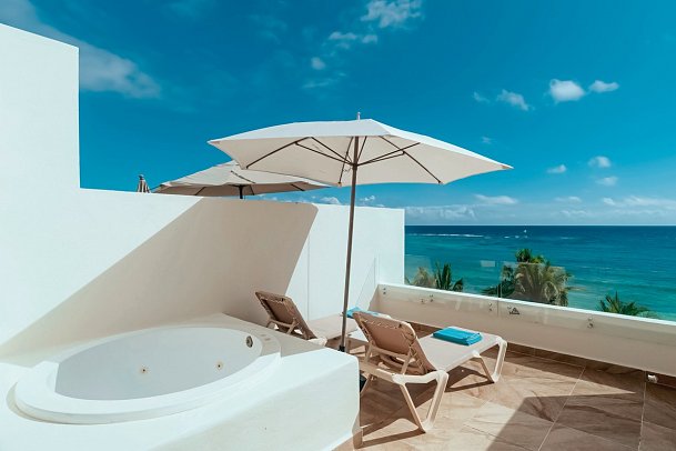 Akumal Bay Beach & Wellness Resort - Wohnbeispiel Premium Junior Suite Penthouse (Zimmercodierung J2H)