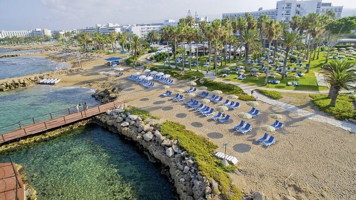 Leonardo Plaza Cypria Maris Beach Hotel & Spa