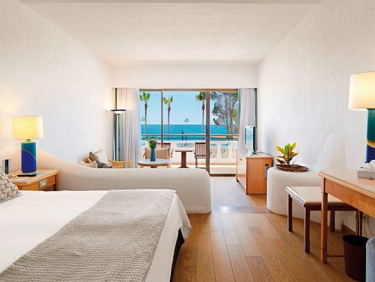 Coral Beach Hotel & Resort - Wohnbeispiel Juniorsuite Meerblick (Zimmercodierung J1M)