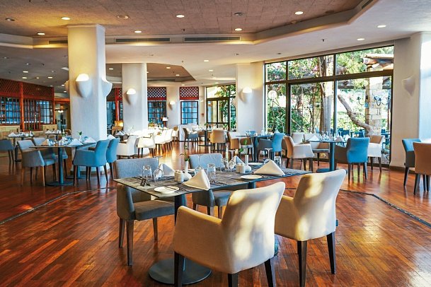 Coral Beach Hotel & Resort