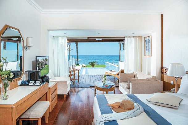 Constantinou Bros Athena Beach - Wohnbeispiel Juniorsuite Meerblick mit Privat-Pool (Zimmercodierung J1M)