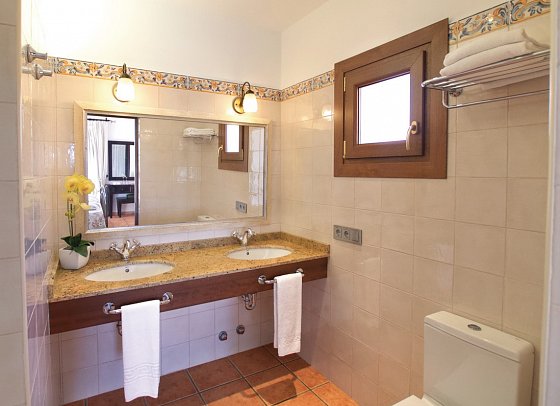 Finca Son Marge - Beispiel Bad Juniorsuite Superior (Zimmercodierung JS1)
