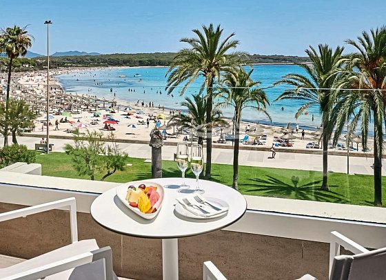 Hipotels Mediterraneo - Beispiel Balkon Doppelzimmer Premium Meerblick (Zimmercodierung DMM)