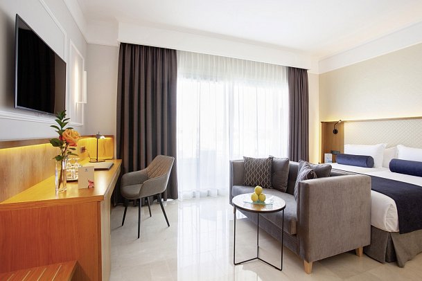 Grupotel Playa de Palma Suites & Spa - Wohnbeispiel Juniorsuite Poolblick (Zimmercodierung JBP)