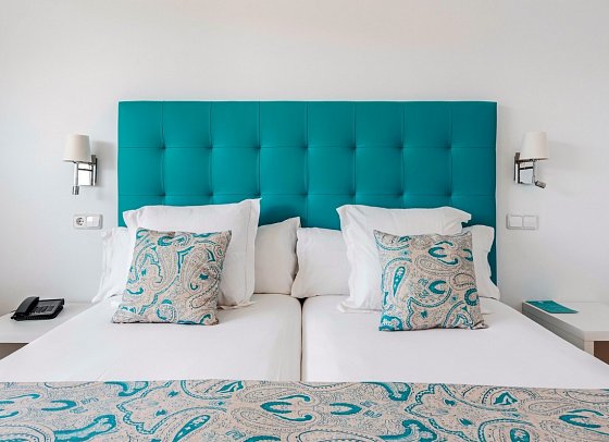 Alua Gran Camp de Mar - Wohnbeispiel Doppelzimmer frontaler Meerblick (Zimmercodierung D1M)