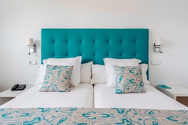 Alua Gran Camp de Mar - Wohnbeispiel Doppelzimmer frontaler Meerblick (Zimmercodierung D1M)