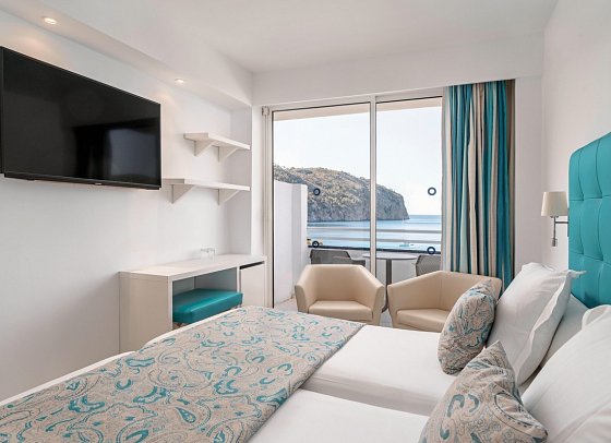 Alua Gran Camp de Mar - Wohnbeispiel Doppelzimmer frontaler Meerblick (Zimmercodierung D1M)