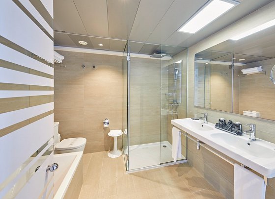BG Tonga Tower Design Hotel & Suites - Beispiel Bad (Zimmercodierungen JB1 & JBM)