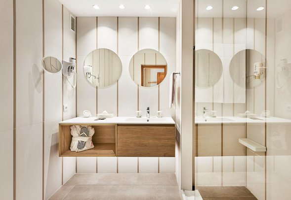 S'Entrador Playa & Spa - Beispiel Bad (Zimmercodierungen DB1, DP1, DC1, DBM, DCM & DBN)