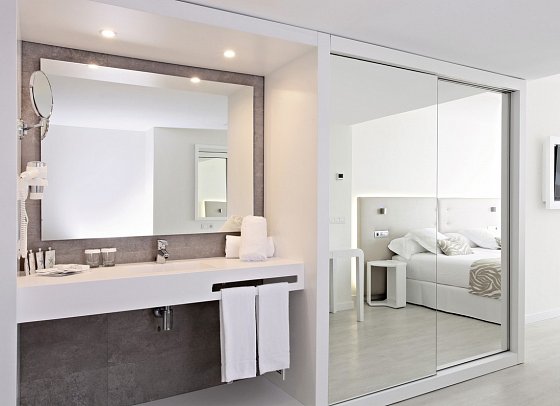 Iberostar Waves Cala Millor - Wohnbeispiel Doppelzimmer (Zimmercodierungen DB1, DB2, D1N, D2N, D1G, D2G, D3G, D4G, D1M, D2M, D5M, D6M, DS1 & DS2)