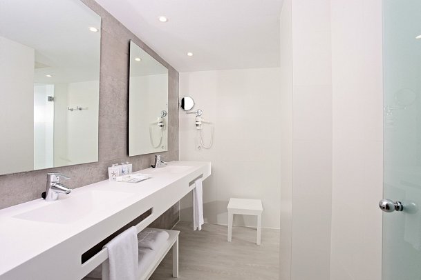 Iberostar Waves Cala Millor - Beispiel Bad (Zimmercodierungen DS1 & DS2)