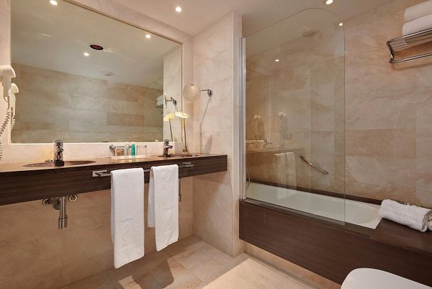 Hipotels Cala Millor Park - Beispiel Bad (Zimmercodierung JB1)