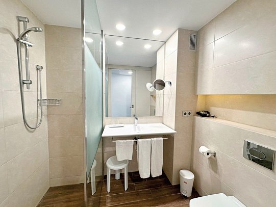 Eix Platja Daurada & Spa - Beispiel Bad (Zimmercodierungen DB1, DB2, DC1, DC2, D1N & D2N)