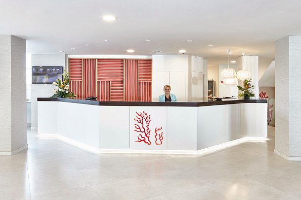 Universal Hotel Perla