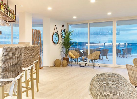 Universal Hotel Perla