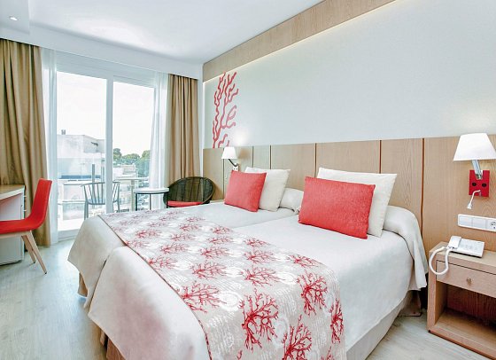 Universal Hotel Perla - Wohnbeispiel Doppelzimmer Bergblick (Zimmercodierung DBB)