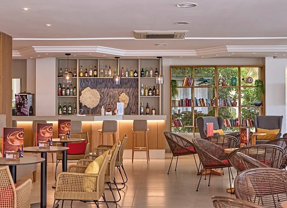 Universal Hotel Perla
