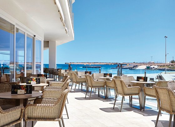 Universal Hotel Perla