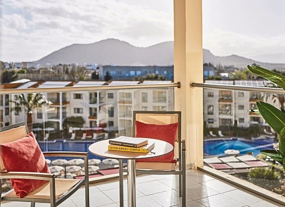 Zafiro Tropic - Wohnbeispiel Suite 1 Schlafzimmer Poolblick (Zimmercodierungen A1P & A2P)