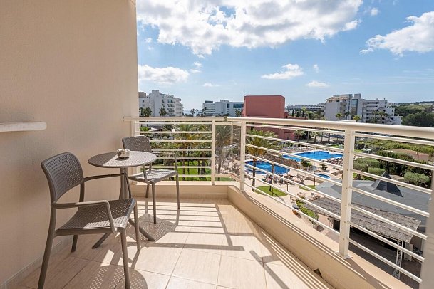 Cala Millor Garden - Beispiel Balkon (Zimmercodierung DP1/DP2/DB1/DB5/DB3/DB4)