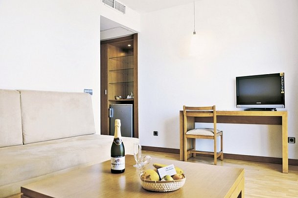 Cabot Cap de Mar Spa - Wohnbeispiel Suite seitlicher Meerblick (Zimmercodierung WBN)