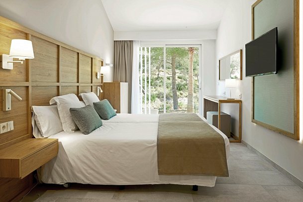 Iberostar Waves Cala Domingos - Wohnbeispiel Bungalowzimmer Superior Gartenblick mit Verbindungstür (Zimmercodierungen B3G, B4G, B1G, B2G, B5G, B6G, BS1, BS2, BV1 & BV2)