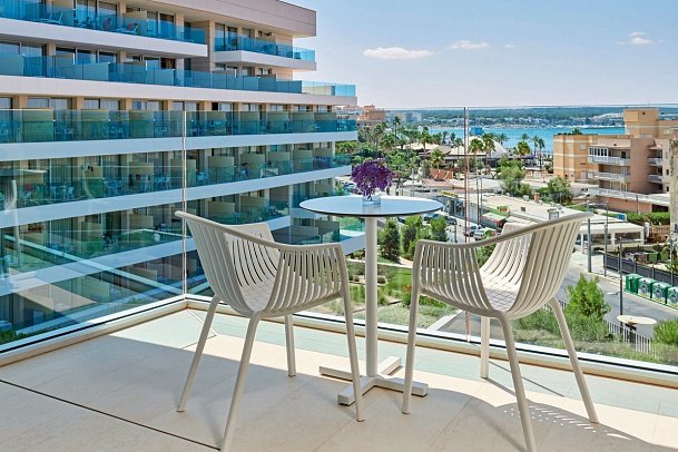 Hipotels Gran Playa de Palma - Beispiel Balkon Juniorsuite Meerblick (Zimmercodierung JBM)